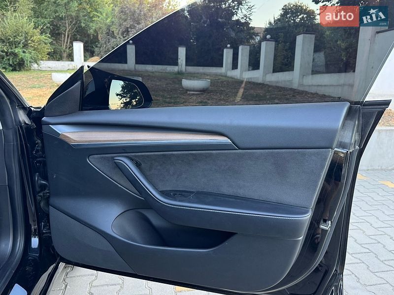 Седан Tesla Model 3 2019 в Одесі