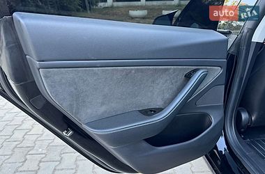 Седан Tesla Model 3 2019 в Одесі
