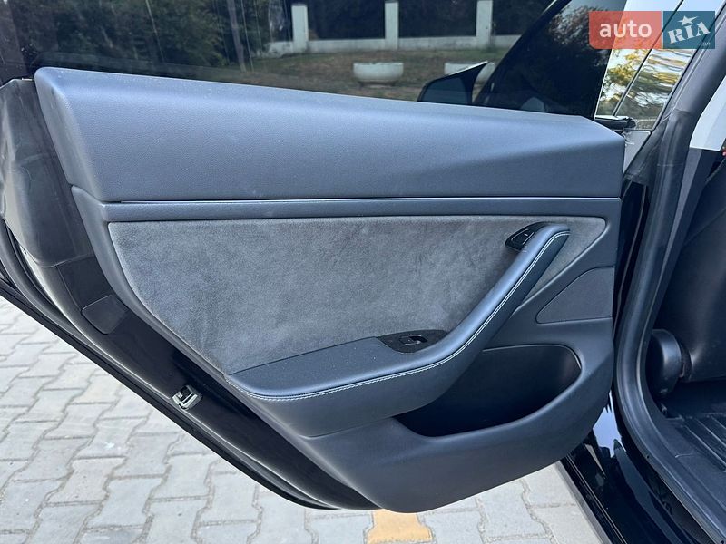 Седан Tesla Model 3 2019 в Одесі