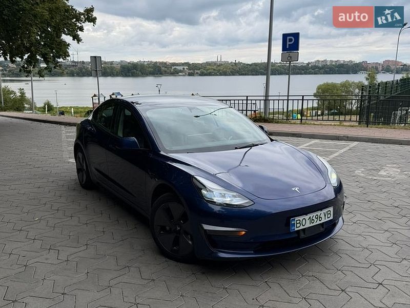 Седан Tesla Model 3 2022 в Тернополе