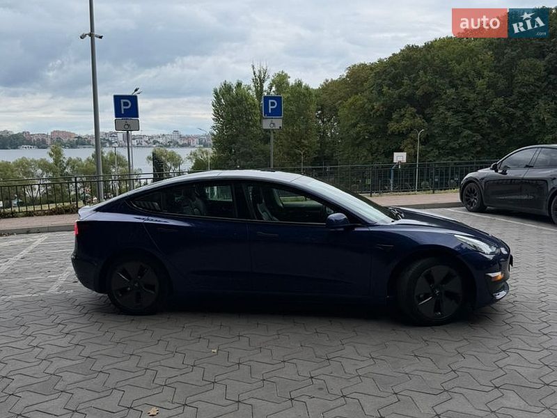 Седан Tesla Model 3 2022 в Тернополе