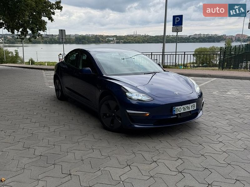 Седан Tesla Model 3 2022 в Тернополе