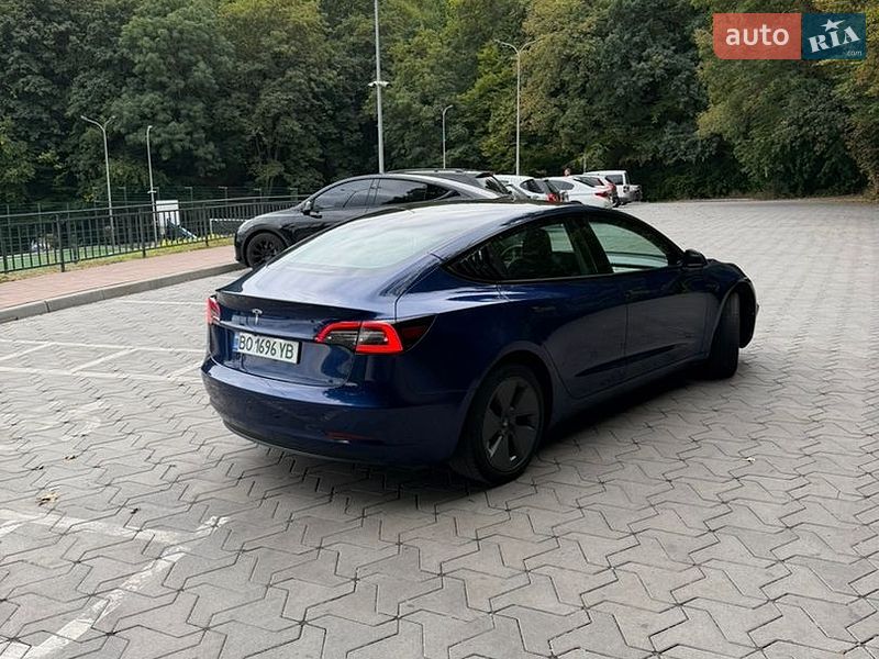 Седан Tesla Model 3 2022 в Тернополе