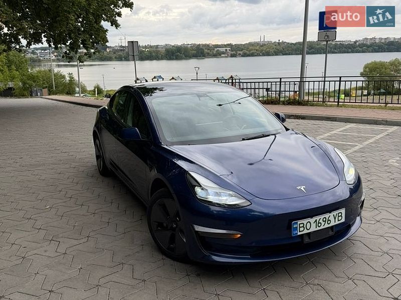 Седан Tesla Model 3 2022 в Тернополе