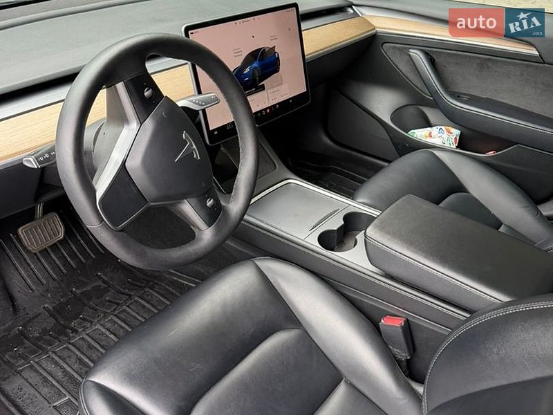 Седан Tesla Model 3 2022 в Тернополе