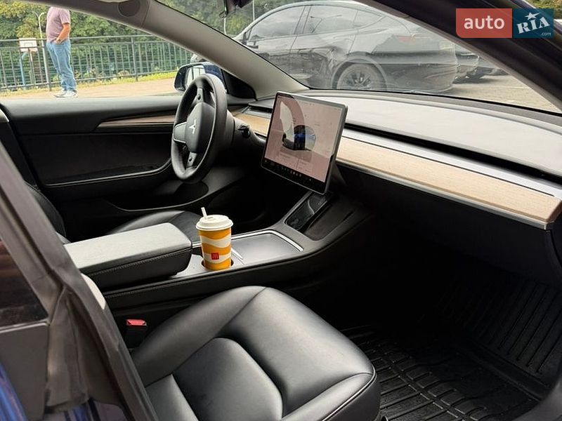 Седан Tesla Model 3 2022 в Тернополе