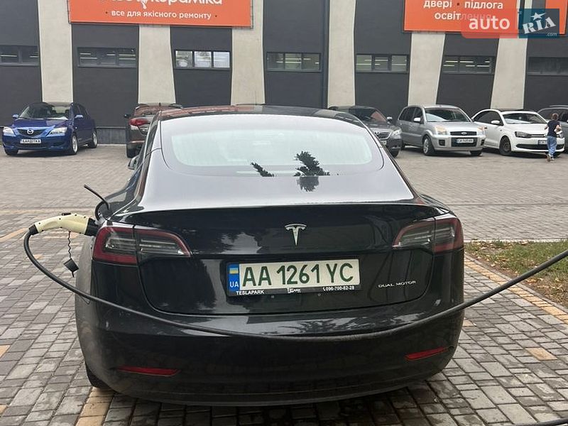 Седан Tesla Model 3 2018 в Киеве