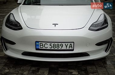 Tesla Model 3  2021