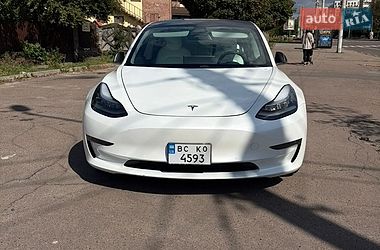 Tesla Model 3  2019
