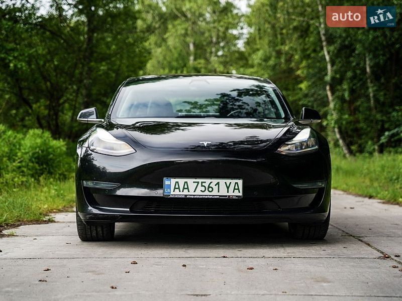 Седан Tesla Model 3 2019 в Киеве