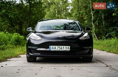Tesla Model 3  2019