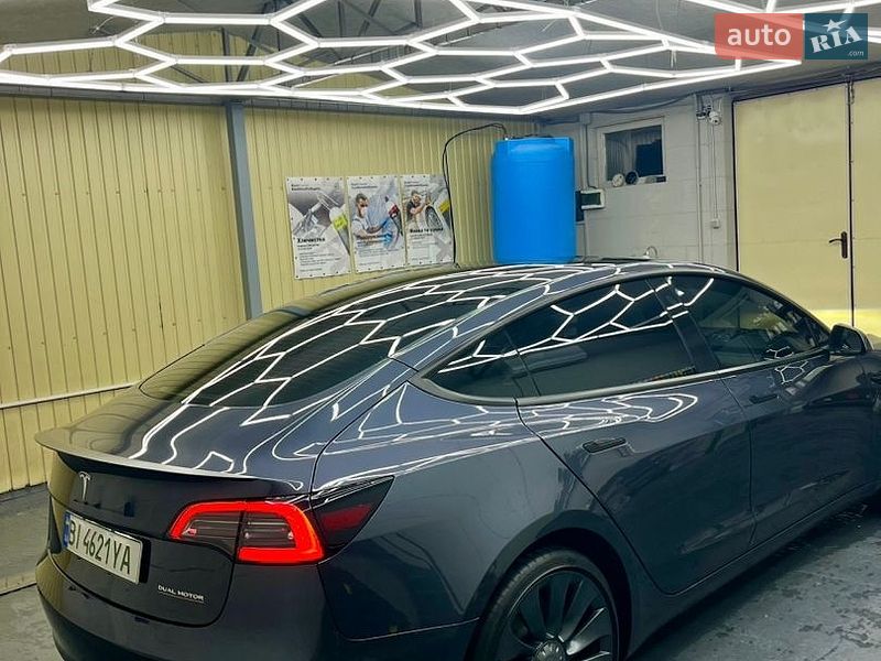 Седан Tesla Model 3 2023 в Кременчуге