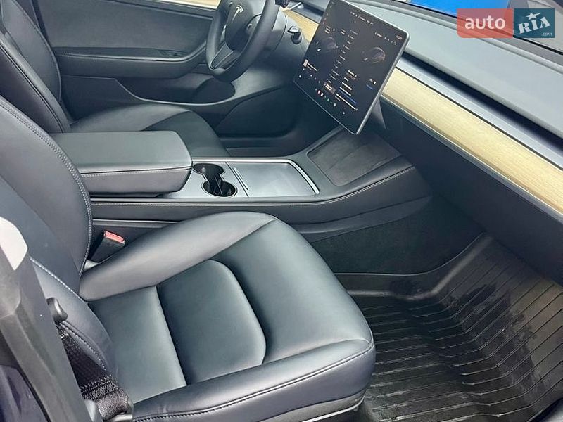 Седан Tesla Model 3 2023 в Кременчуге