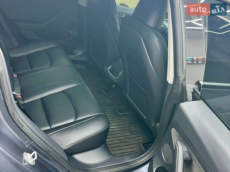 Седан Tesla Model 3 2023 в Кременчуге
