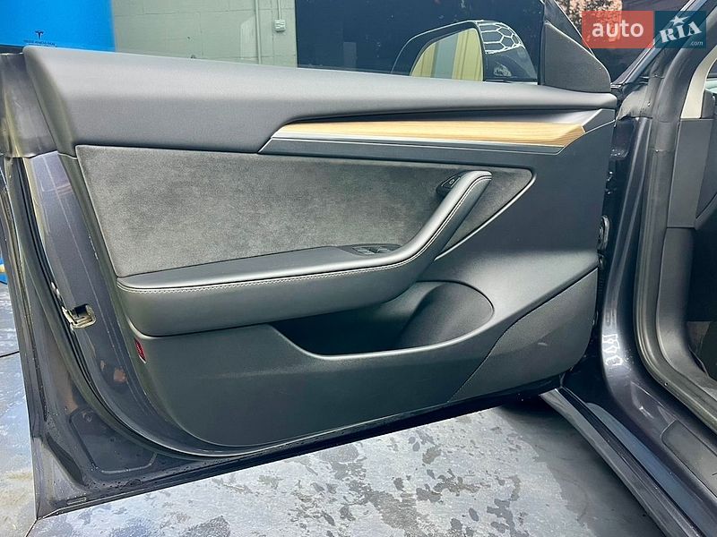 Седан Tesla Model 3 2023 в Кременчуге