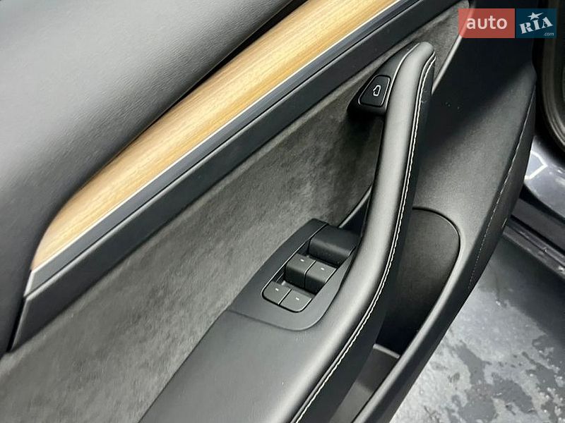 Седан Tesla Model 3 2023 в Кременчуге