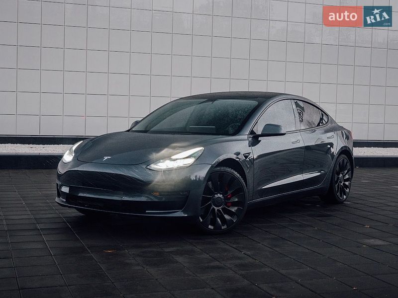 Седан Tesla Model 3 2023 в Кременчуге