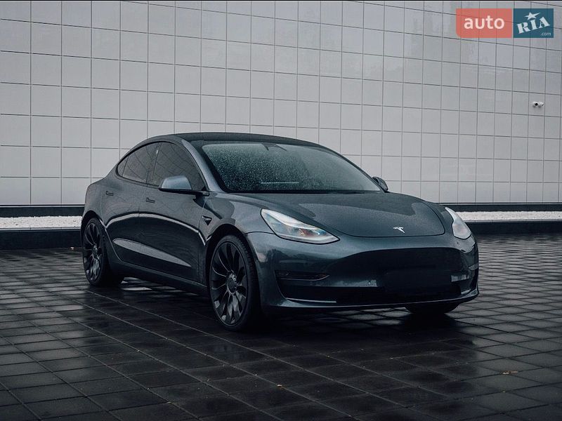 Седан Tesla Model 3 2023 в Кременчуге