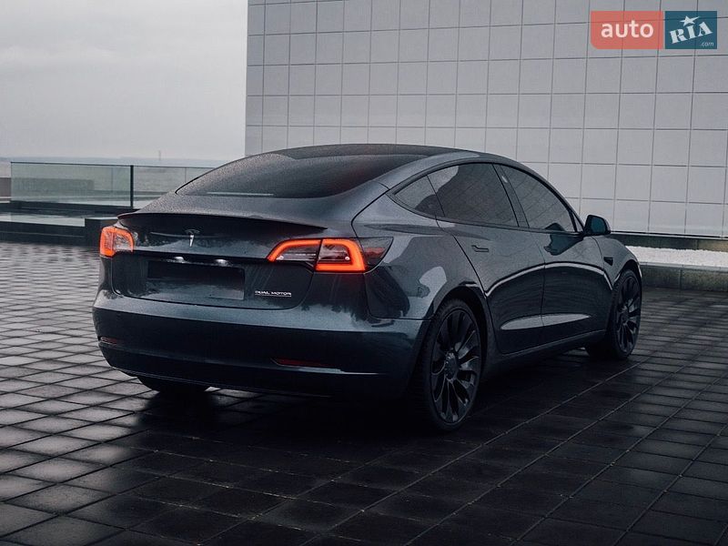 Седан Tesla Model 3 2023 в Кременчуге