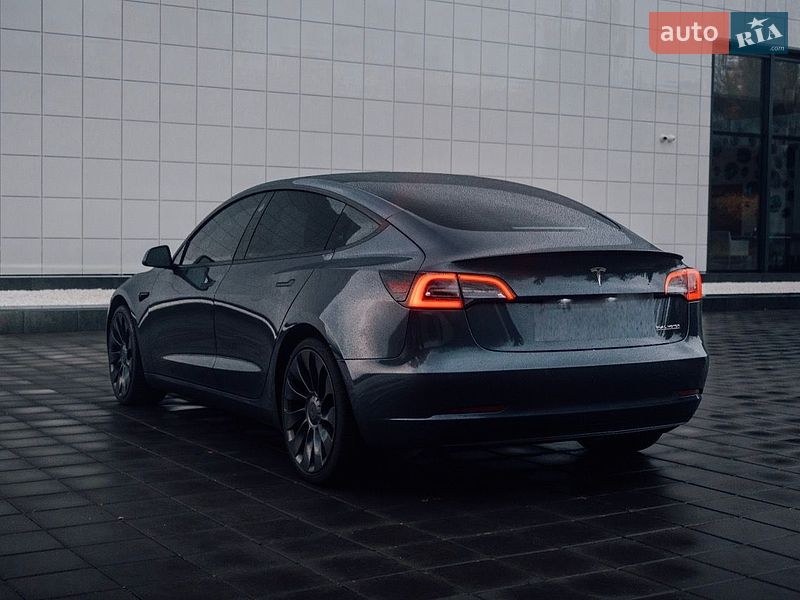 Седан Tesla Model 3 2023 в Кременчуге