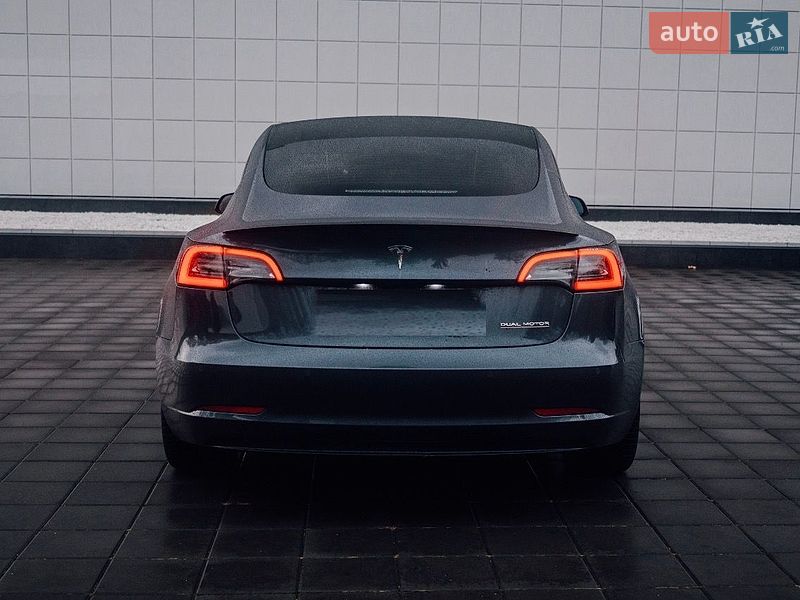 Седан Tesla Model 3 2023 в Кременчуге