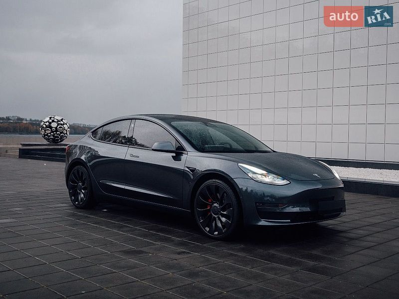 Седан Tesla Model 3 2023 в Кременчуге