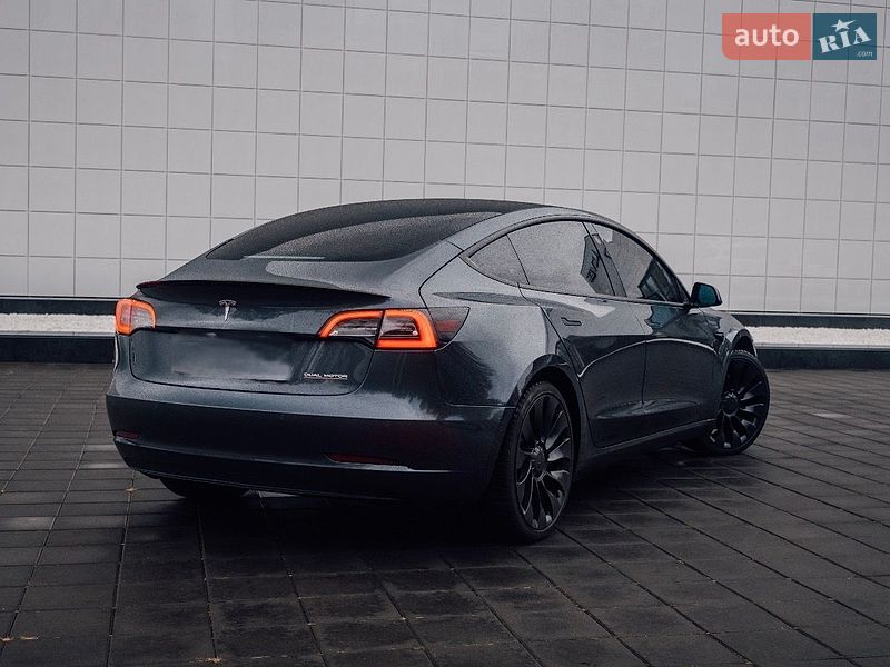 Седан Tesla Model 3 2023 в Кременчуге
