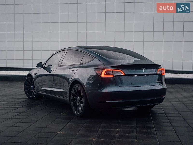 Седан Tesla Model 3 2023 в Кременчуге
