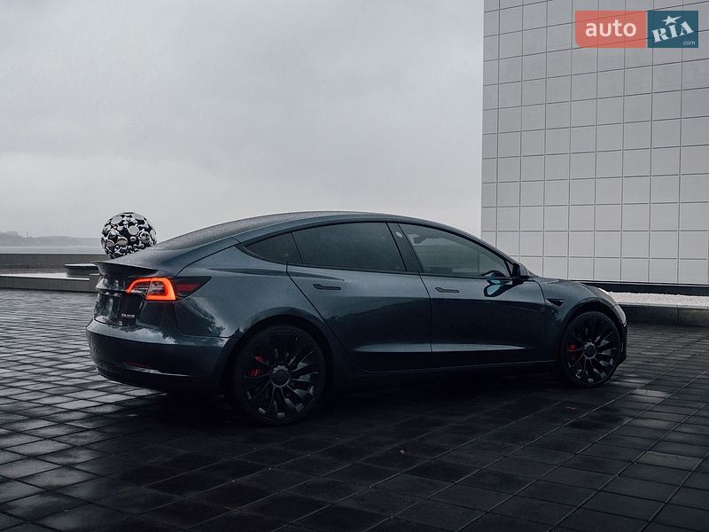 Седан Tesla Model 3 2023 в Кременчуге