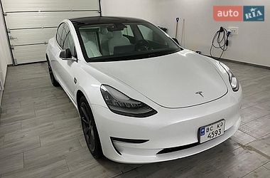 tesla model-3 2019 в Львів від професійного продавця Олег