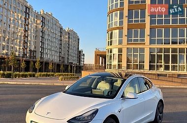 Tesla Model 3  2020