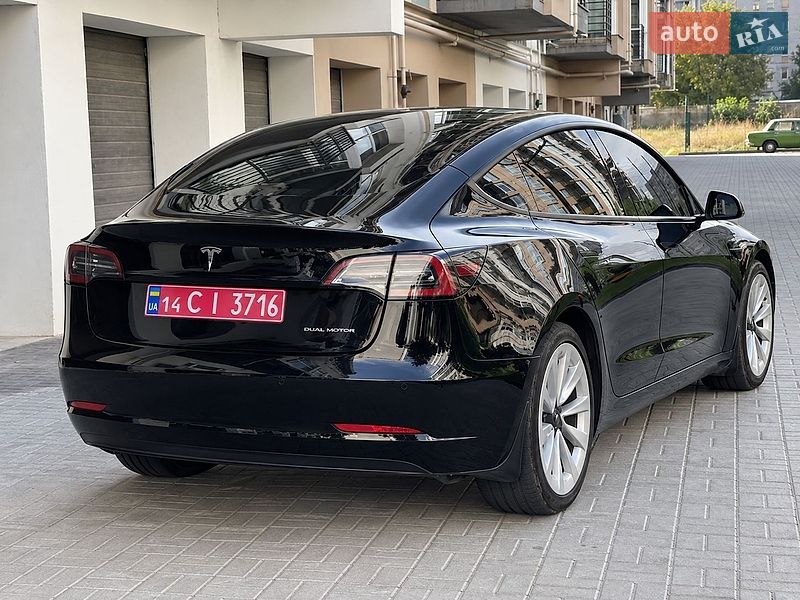 Седан Tesla Model 3 2022 в Киеве