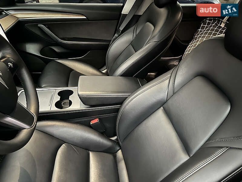 Седан Tesla Model 3 2022 в Киеве