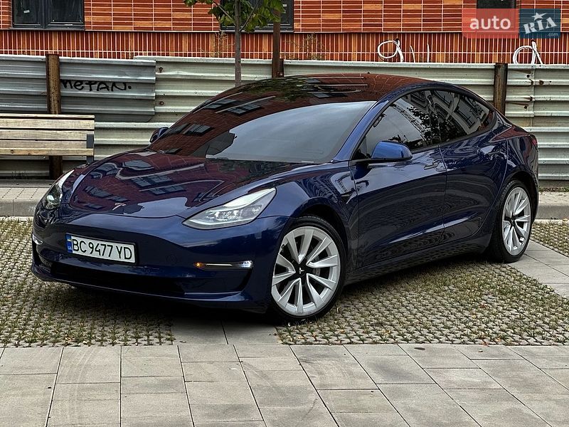 Седан Tesla Model 3 2021 в Самборі