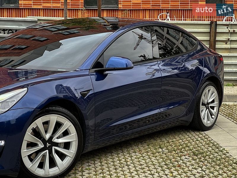 Седан Tesla Model 3 2021 в Самборі