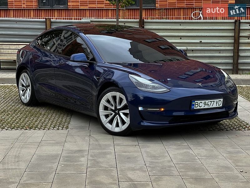 Седан Tesla Model 3 2021 в Самборі