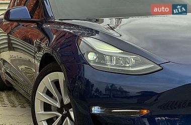 Седан Tesla Model 3 2021 в Самборі