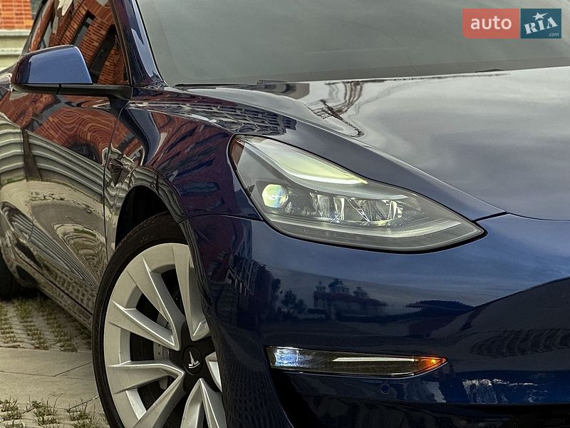 Седан Tesla Model 3 2021 в Самборі