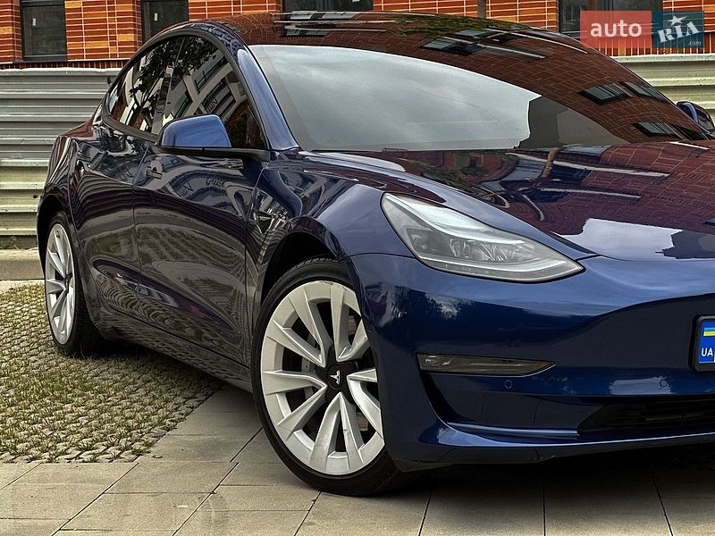 Седан Tesla Model 3 2021 в Самборі