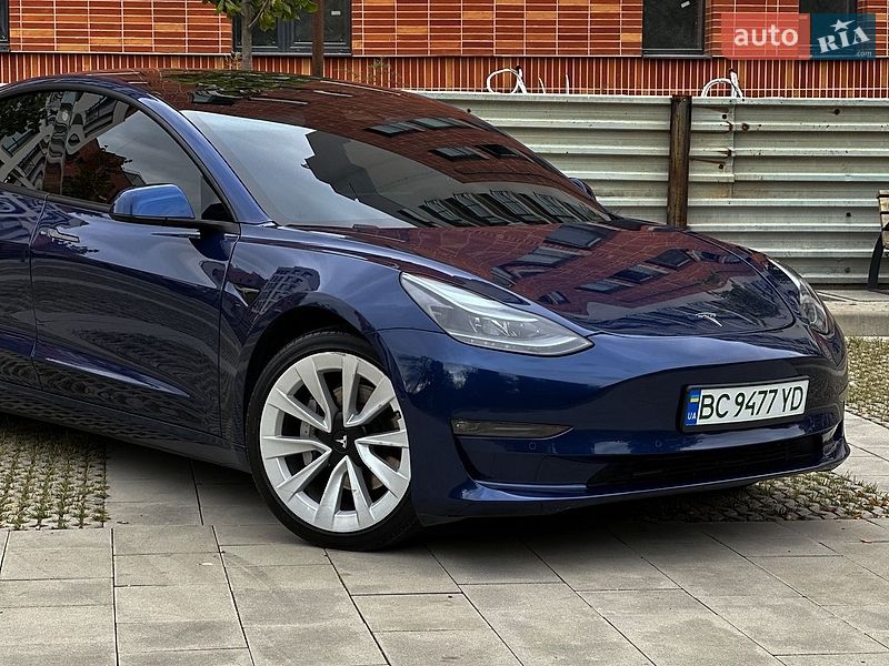 Седан Tesla Model 3 2021 в Самборі