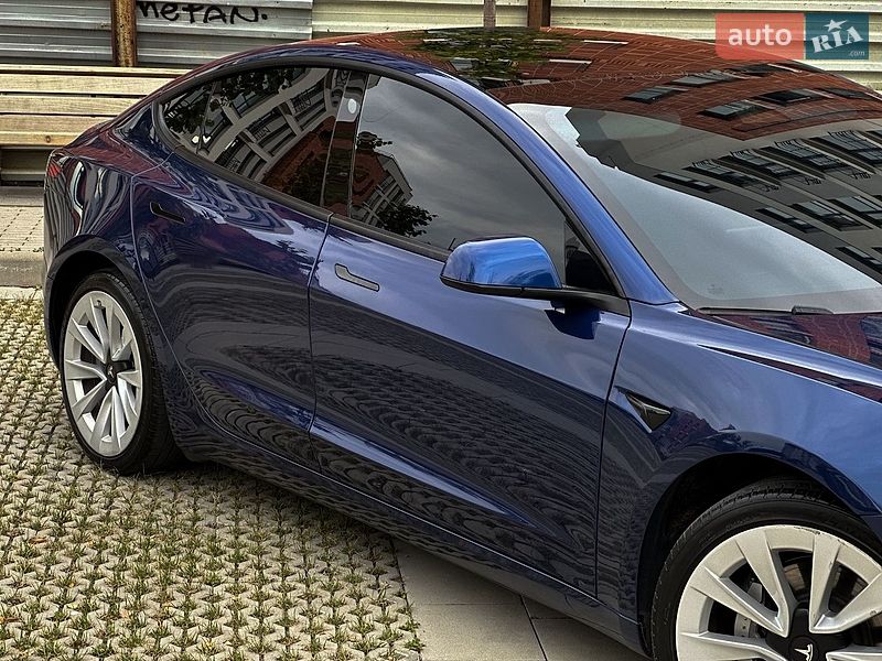 Седан Tesla Model 3 2021 в Самборі