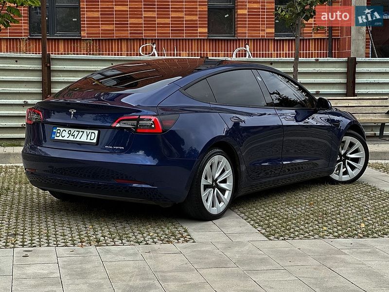 Седан Tesla Model 3 2021 в Самборі