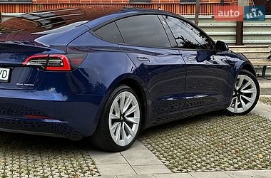 Седан Tesla Model 3 2021 в Самборі
