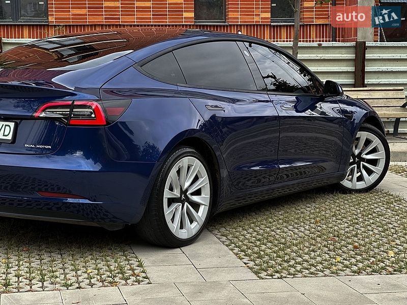 Седан Tesla Model 3 2021 в Самборі