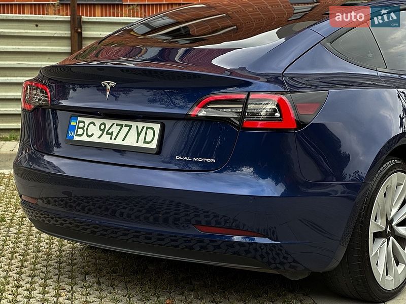 Седан Tesla Model 3 2021 в Самборі