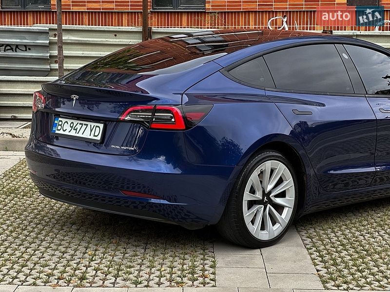 Седан Tesla Model 3 2021 в Самборі