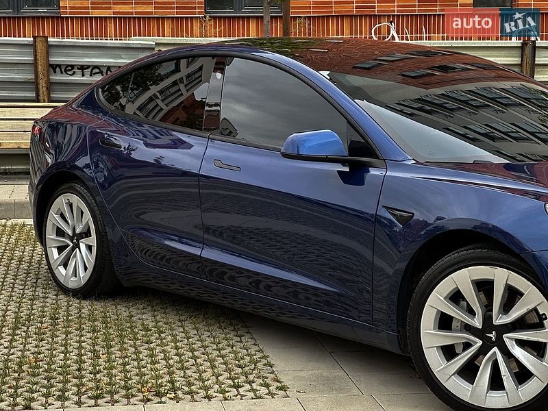 Седан Tesla Model 3 2021 в Самборі