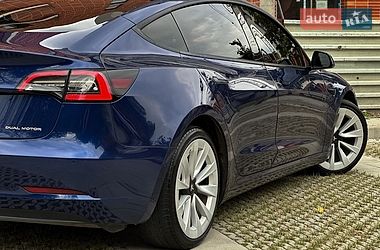 Седан Tesla Model 3 2021 в Самборі