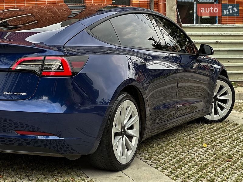 Седан Tesla Model 3 2021 в Самборі