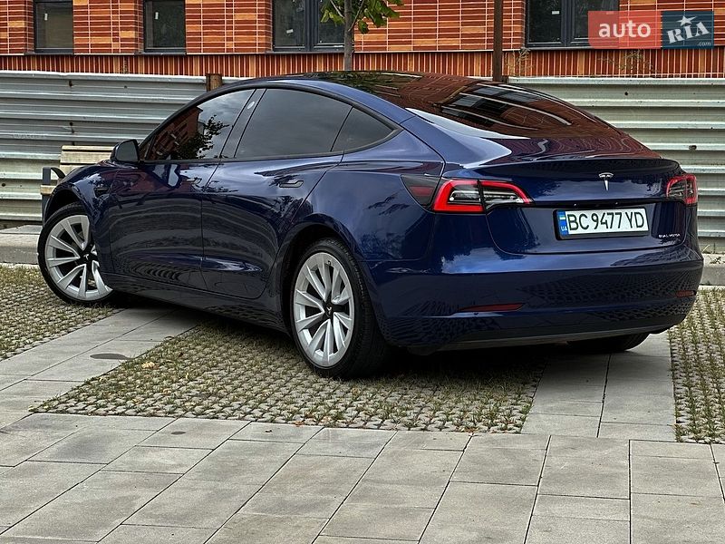 Седан Tesla Model 3 2021 в Самборі